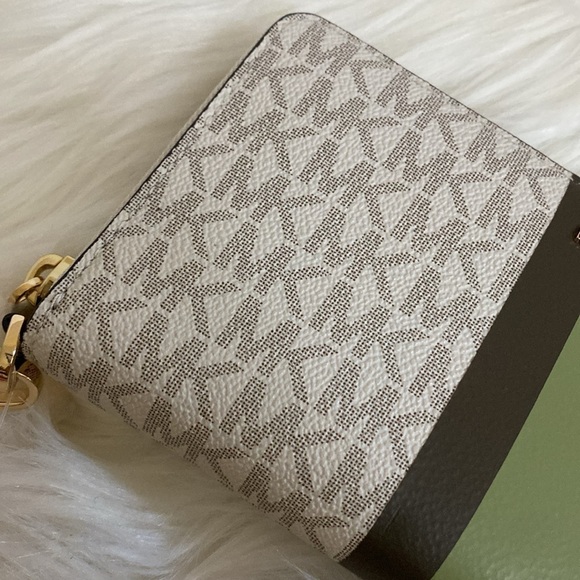 Michael Kors Jet Set Continental Wallet - Picture 7 of 16